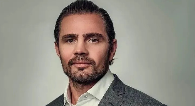 Daniel Vorcaro, dono do Banco Master, é solto com tornozeleira eletrônica