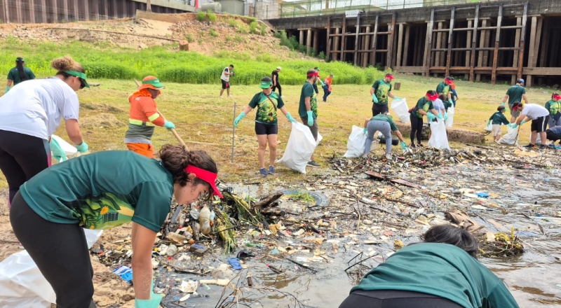 Prefeitura realiza mutirão de limpeza em Manaus com apoio de voluntários e instituições ambientais