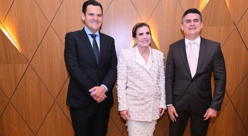 Prefeito David Almeida prestigia posse do novo Corpo Diretivo do TCE-AM e parabeniza conselheira Yara Lins por recondução histórica