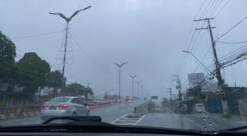 Defesa Civil emite alerta de “estação de atenção” para chuvas intensas e raios em Manaus