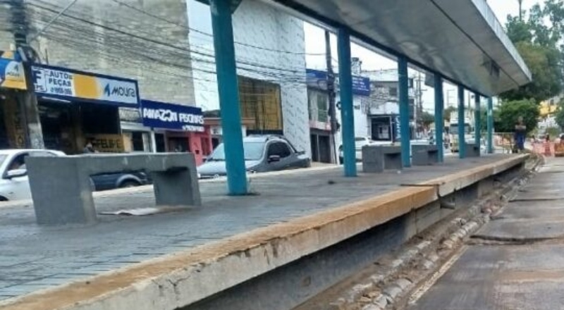 Plataforma de ônibus no Coroado é desativada temporariamente para obras; veja onde ficam as novas paradas