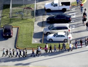 Nova lei da Flórida sobre porte ostensivo de armas deixa parte dos moradores alarmados