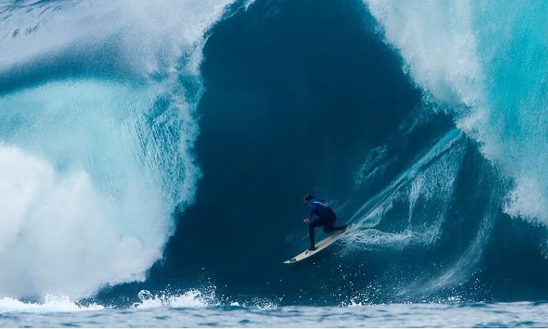 Surfista brasileiro quase morre afogado em Nazaré
