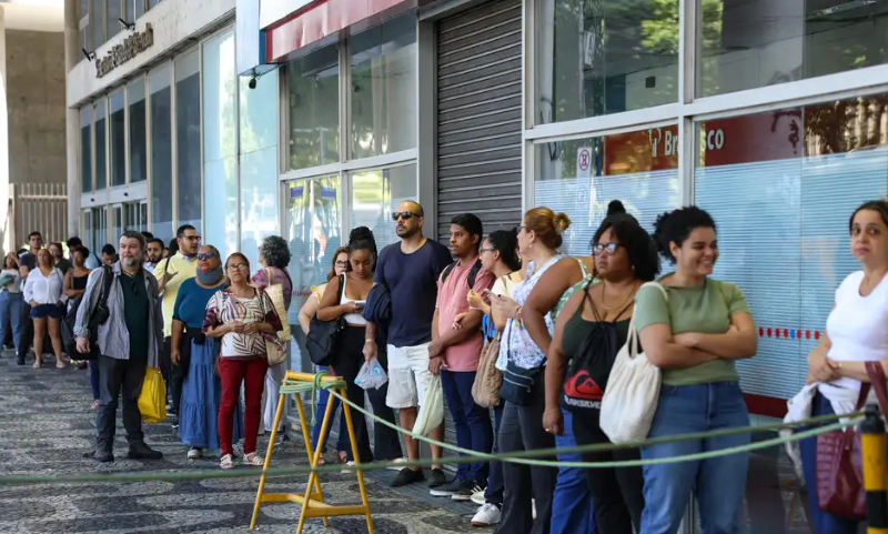 Mais de 42 mil fazem provas discursivas do CNU 2025 neste domingo