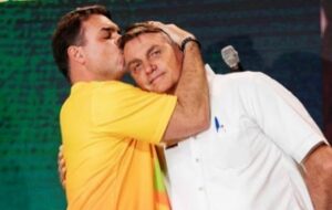 Bolsonaro oficializa Flávio como candidato à Presidência em 2026 e redesenha cenário político da direita