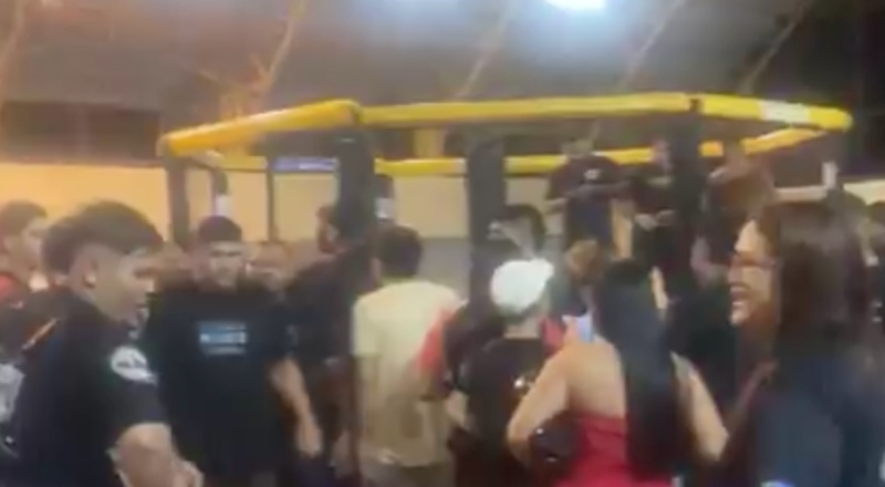 Evento de MMA termina em pancadaria após decisão polêmica do árbitro em Itacoatiara; veja vídeos