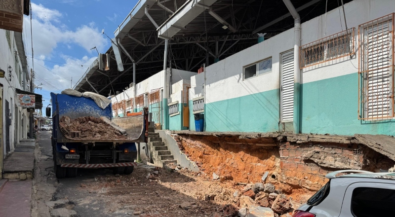 Força-tarefa atuará ao longo da semana para reforma e revitalização no Porto do Ceasa após queda de muro por conta das chuvas