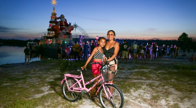‘Natal nas Águas’ leva cestas e brindes a 300 famílias de comunidades ribeirinhas de Manaus