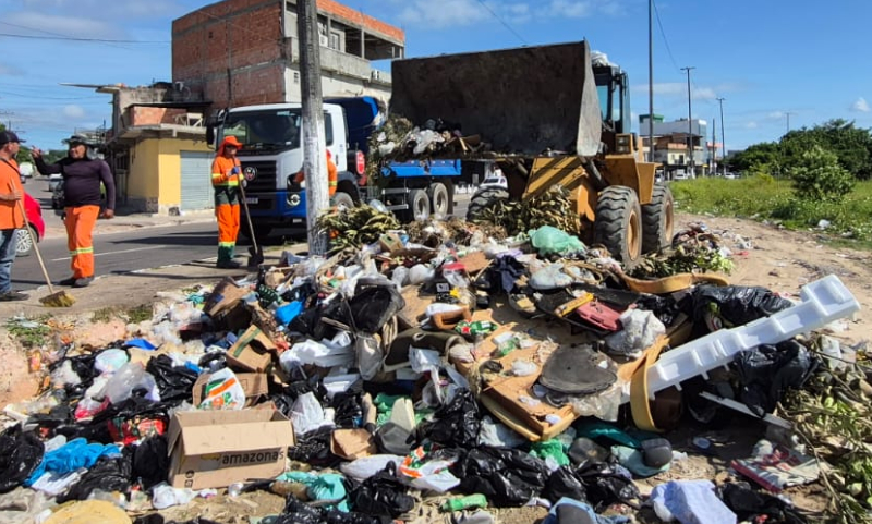 Prefeitura de Manaus reage ao descarte irregular com ação pesada e educação ambiental