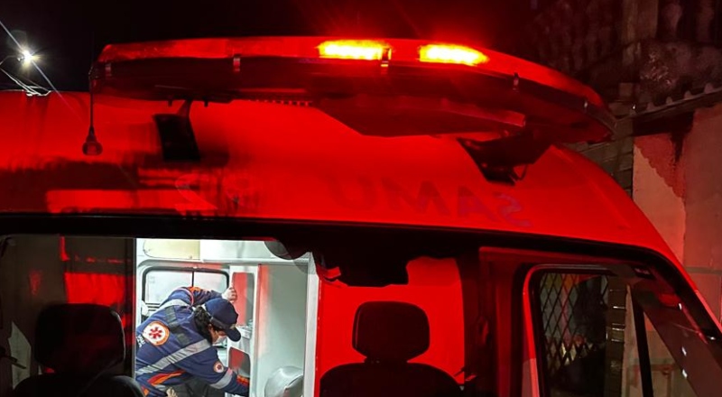 Após jogo de futebol, homem leva facada na barriga durante briga em Manaus; veja vídeo