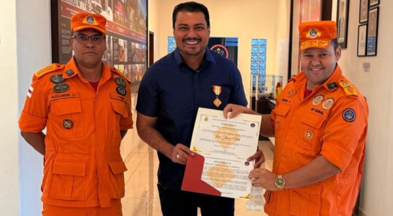 Homenagem histórica: prefeito de Autazes, Thomé Neto, recebe medalha Imperador Dom Pedro II em reconhecimento ao serviço público