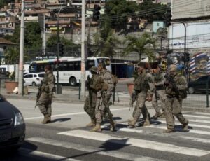 Governo do RJ encaminha para STF plano para reocupar áreas controladas pelo crime