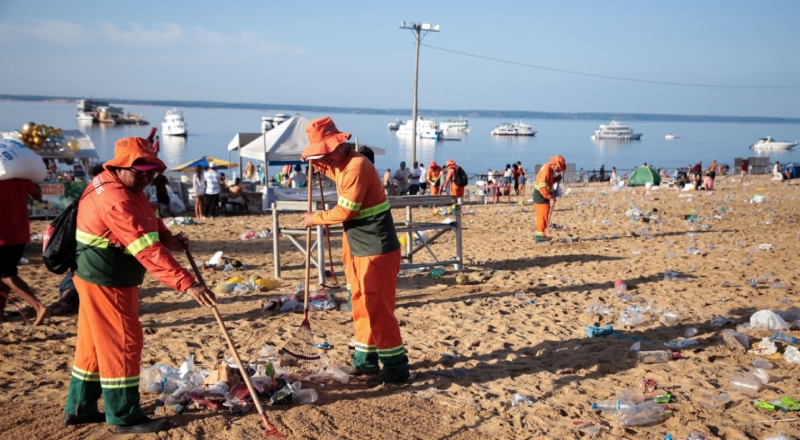 Prefeitura de Manaus mobiliza cerca de 900 garis e recolhe 136 toneladas de lixo no pós-Réveillon