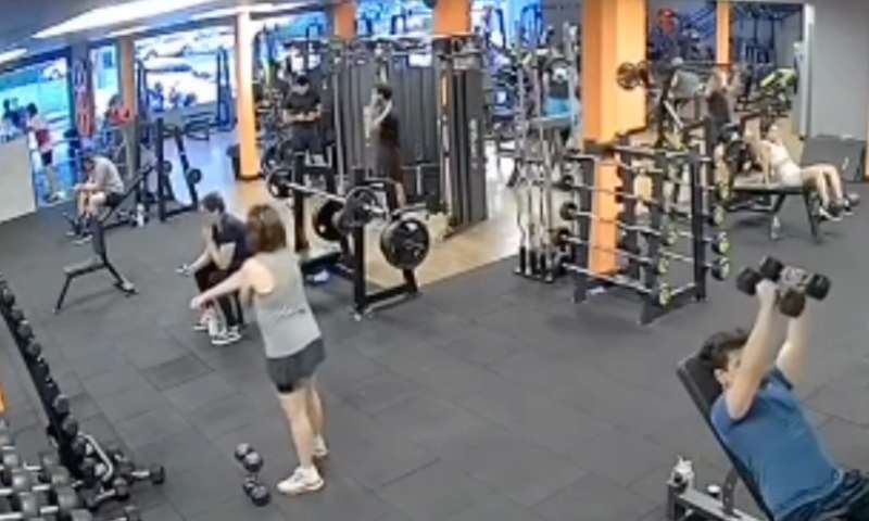 Vídeo mostra momento em que homem é morto dentro de academia; veja