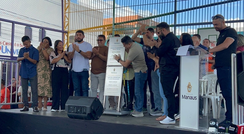 Prefeito David Almeida inaugura ginásio poliesportivo Menino Theylor no Mauazinho