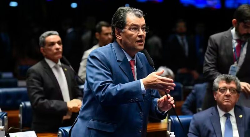 Senador Eduardo Braga celebra isenção do Imposto de Renda e mais dinheiro no bolso do trabalhador: “um avanço histórico”