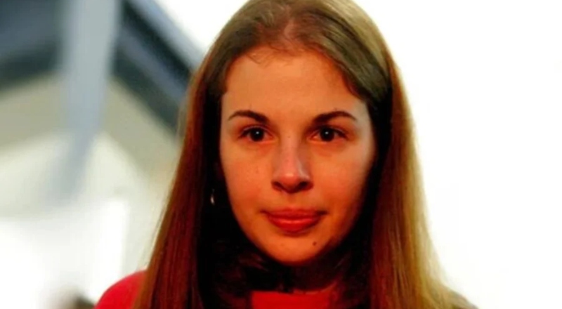 Suzane von Richthofen solda portão e retira carro do tio morto