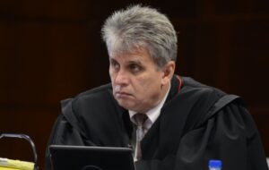 “Não dá mais para continuar assim”: desembargador do TJAM desabafa e cogita abandonar cargo; veja vídeo