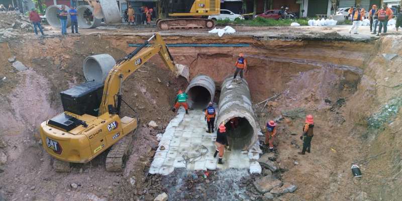 Prefeitura de Manaus dá continuidade às obras de manutenção e recuperação viária na avenida Autaz Mirim