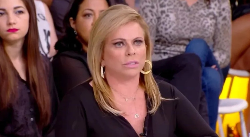 SBT tira Casos de Família da grade diária e passa a exibi-lo aos sábados