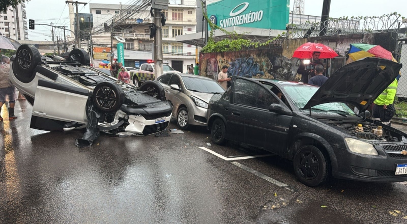Urgente: médica da Samel capota carro após sair do plantão na Joaquim Nabuco; veja vídeo
