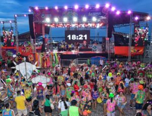 CarnaTefé 2026: multidão e alegria consagram o sucesso histórico da folia na praça Remanso do Boto