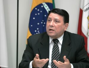 Procurador de contas é condenado a devolver quase R$ 20 milhões aos cofres públicos