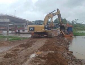 Rampa volta a quebrar e motoristas enfrentam filas quilométricas na BR-319