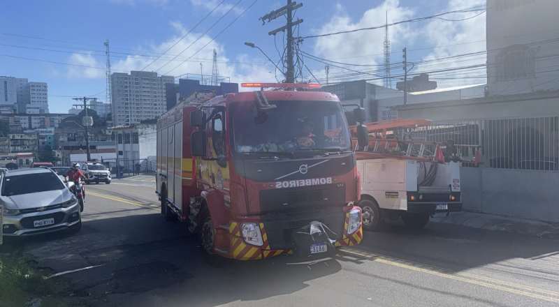 Princípio de incêndio atinge clinica Uroclin, na Praça 14; veja vídeo