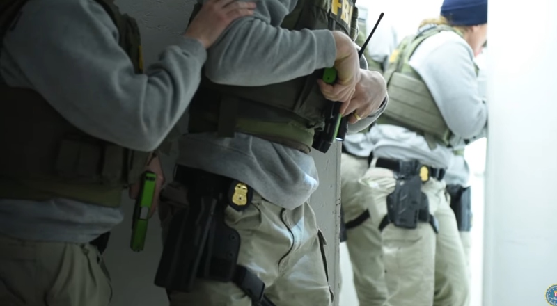 Adolescente sequestrada há um mês é resgatada pelo FBI em hotel na Flórida