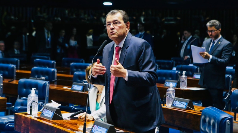 Nova regra garantirá redução no preço dos combustíveis em Manaus, diz Eduardo Braga