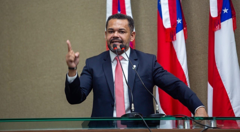 Deputado Rozenha critica elevação abusiva das taxas de cartórios de imóveis no AM: “Até R$ 60 mil por uma folha?”
