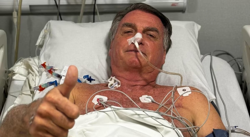Bolsonaro completa 71 anos internado com pneumonia em UTI