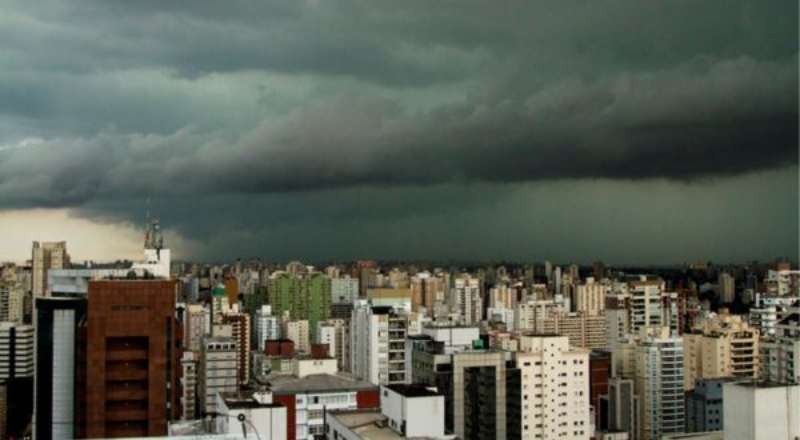 Amazonas recebe alerta laranja de chuva forte e tempestades violentas