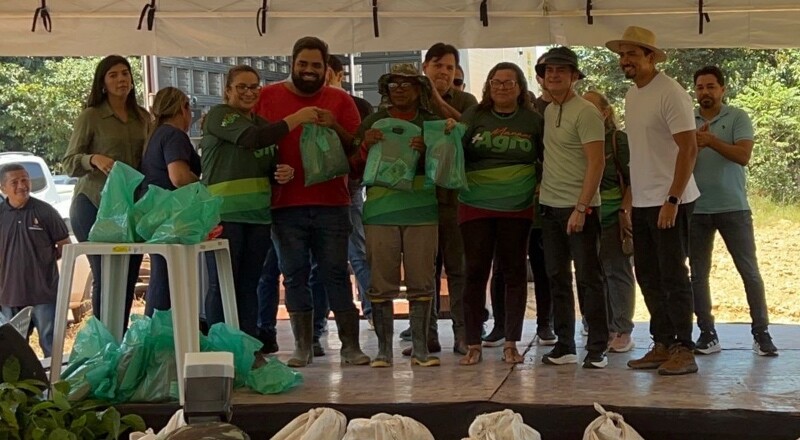 Prefeito David Almeida acompanha implantação da primeira vitrine tecnológica do café em Manaus