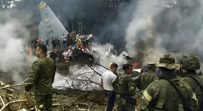 Queda de avião militar na Colômbia deixa mortos e mobiliza operação de resgate na fronteira com o Peru