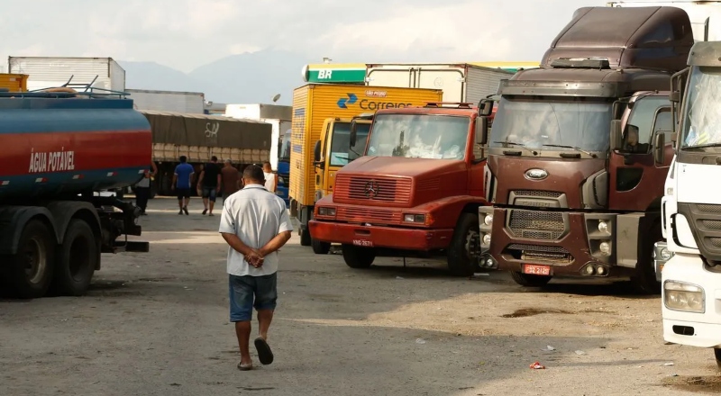 Caminhoneiros avançam em negociação com Governo Federal e afastam risco de greve por causa da alta do diesel