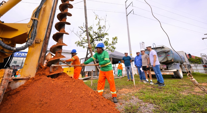 Prefeito David Almeida fiscaliza avanço do quarto complexo viário e obra estratégica de mobilidade