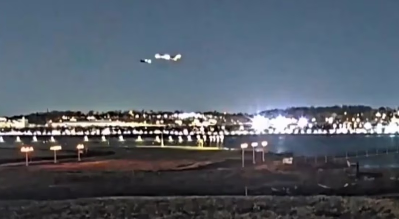 Novo vídeo mostra colisão entre avião e helicóptero militar que deixou 67 mortos nos EUA; veja