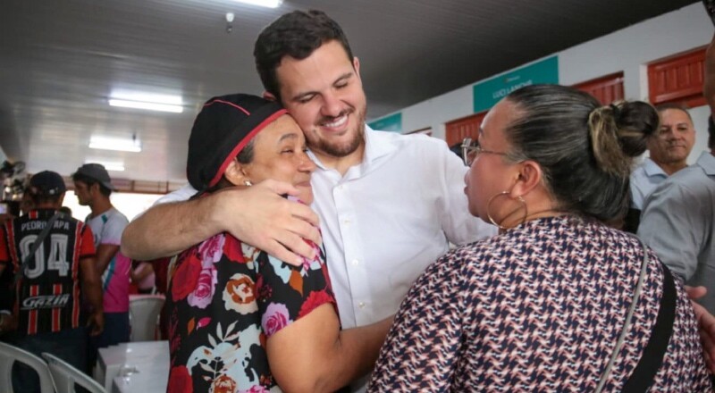 Novo prefeito de Manaus, Renato Junior inicia gestão ao lado de feirantes e trabalhadores
