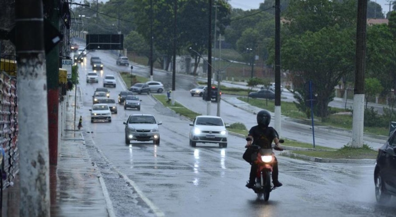 Manaus amanhece com forte chuva e acende alerta para esta quarta-feira (1)