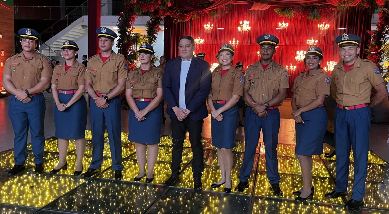 Simão Peixoto prestigia formatura de quase 300 novos bombeiros em Manaus; veja vídeo