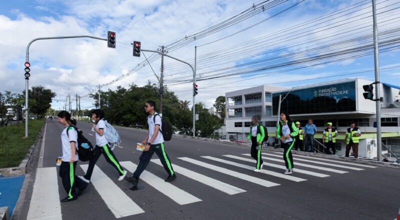 Prefeitura de Manaus inicia novo semáforo no Distrito Industrial e reforça segurança viária