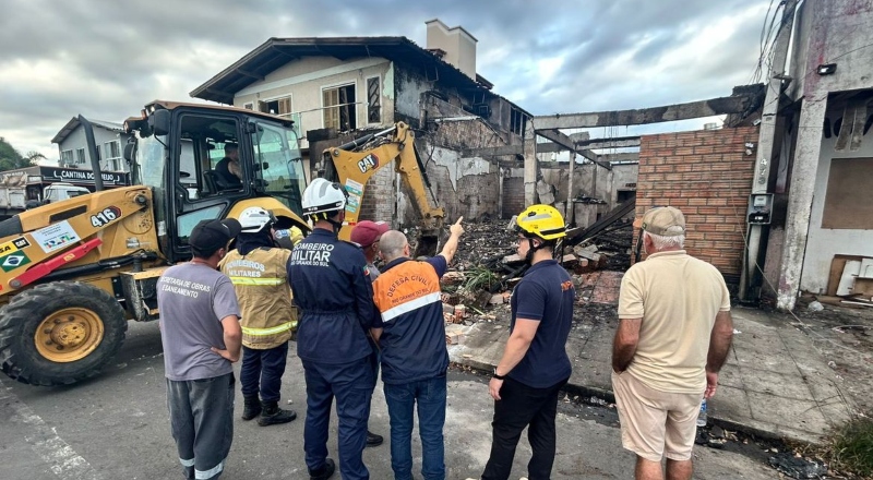 Bombeiros localizam quarta vítima da queda de avião no RS