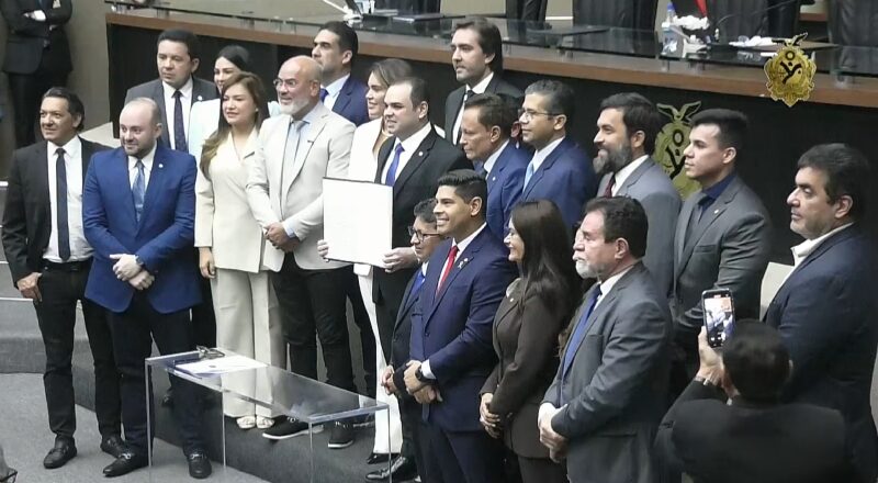 “Entenderam que sou o melhor”: Roberto Cidade toma posse na ALEAM com discurso soberbo em meio à crise no governo