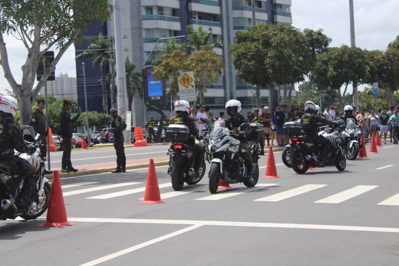 Comando Militar da Amazônia promove Ação Cidadania Verde-Oliva na Orla da Ponta Negra em comemoração ao Dia do Exército