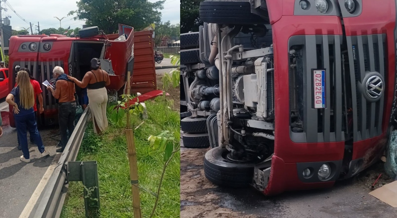 Caminhão tomba e deixa trânsito engarrafado na Avenida Cosme Ferreira; veja vídeo