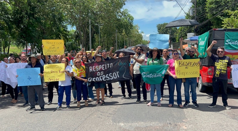 Roberto Cidade regulariza plano de saúde após manifestação dos professores