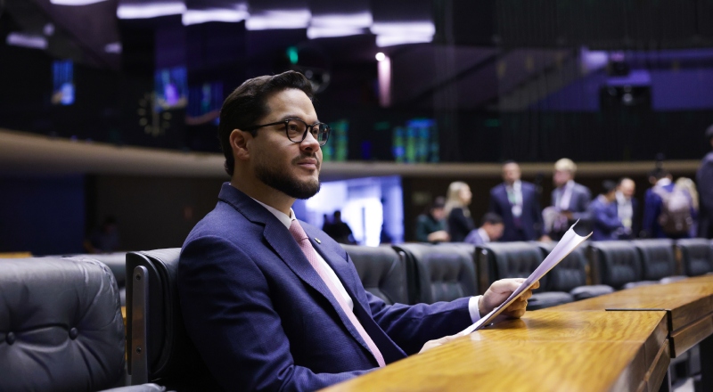 Adail Filho vota a favor de Medida Provisória que fortalece o Seguro-Defeso e garante proteção aos pescadores do AM