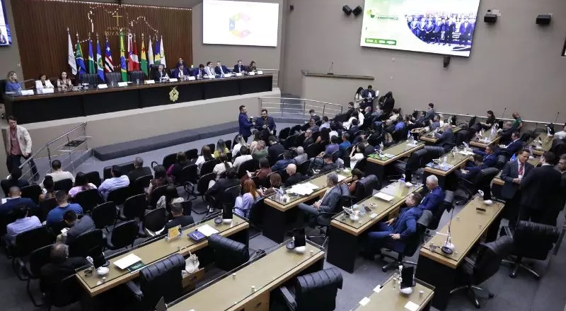 Deputados estaduais vão eleger governador-tampão do Amazonas no dia 4 de maio